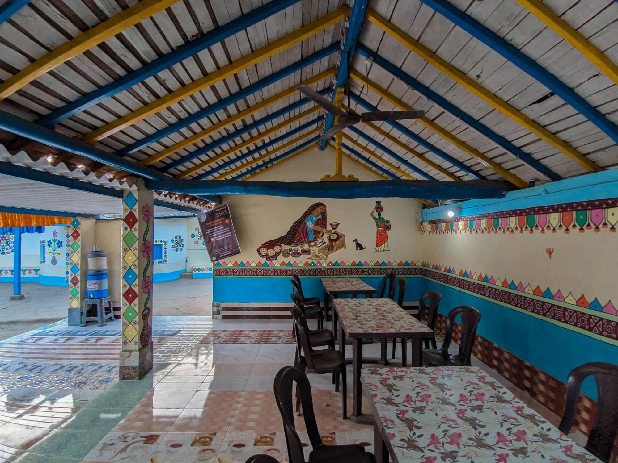 White Land Villagestay Dhordo Exterior photo