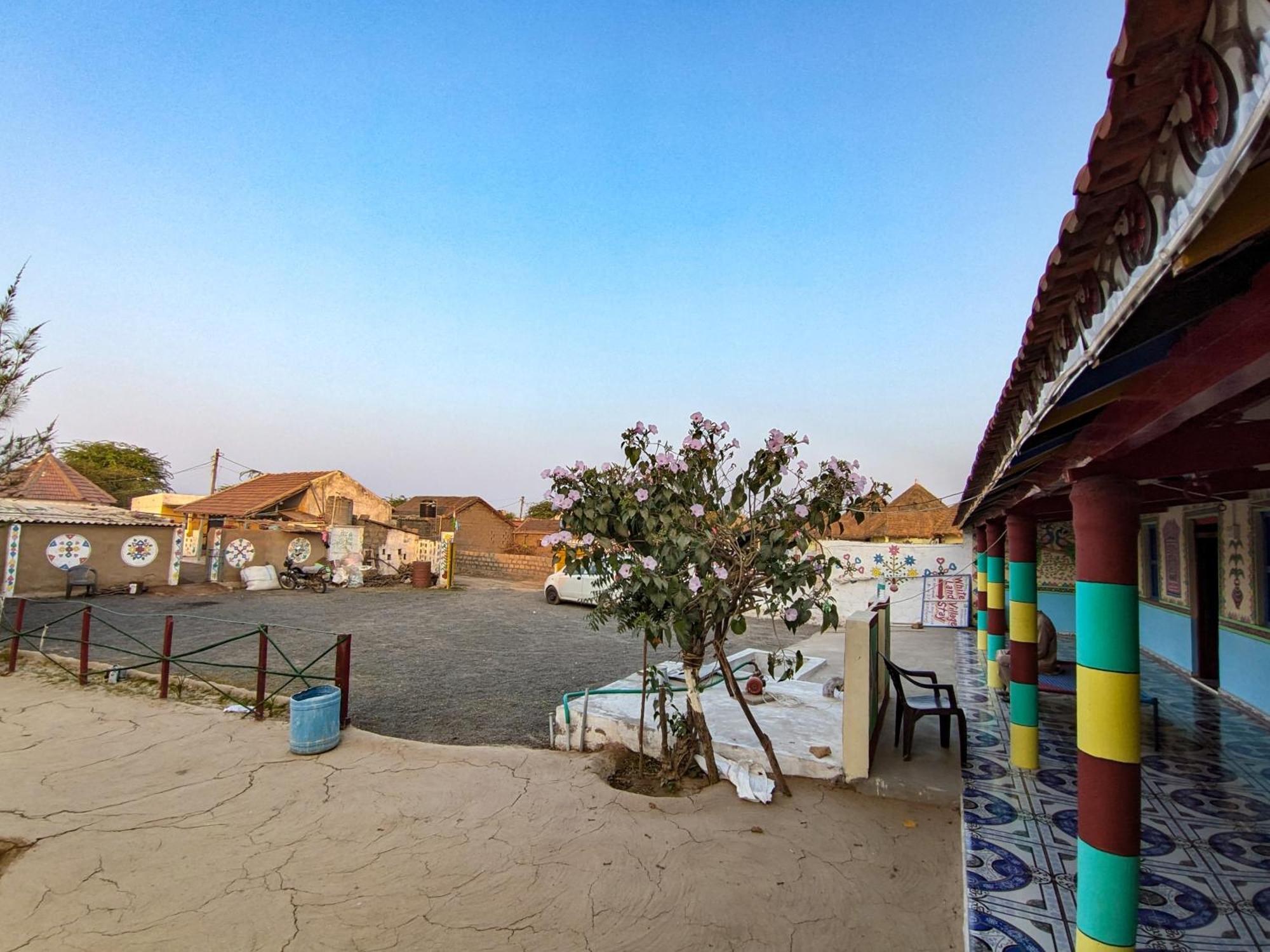 White Land Villagestay Dhordo Exterior photo