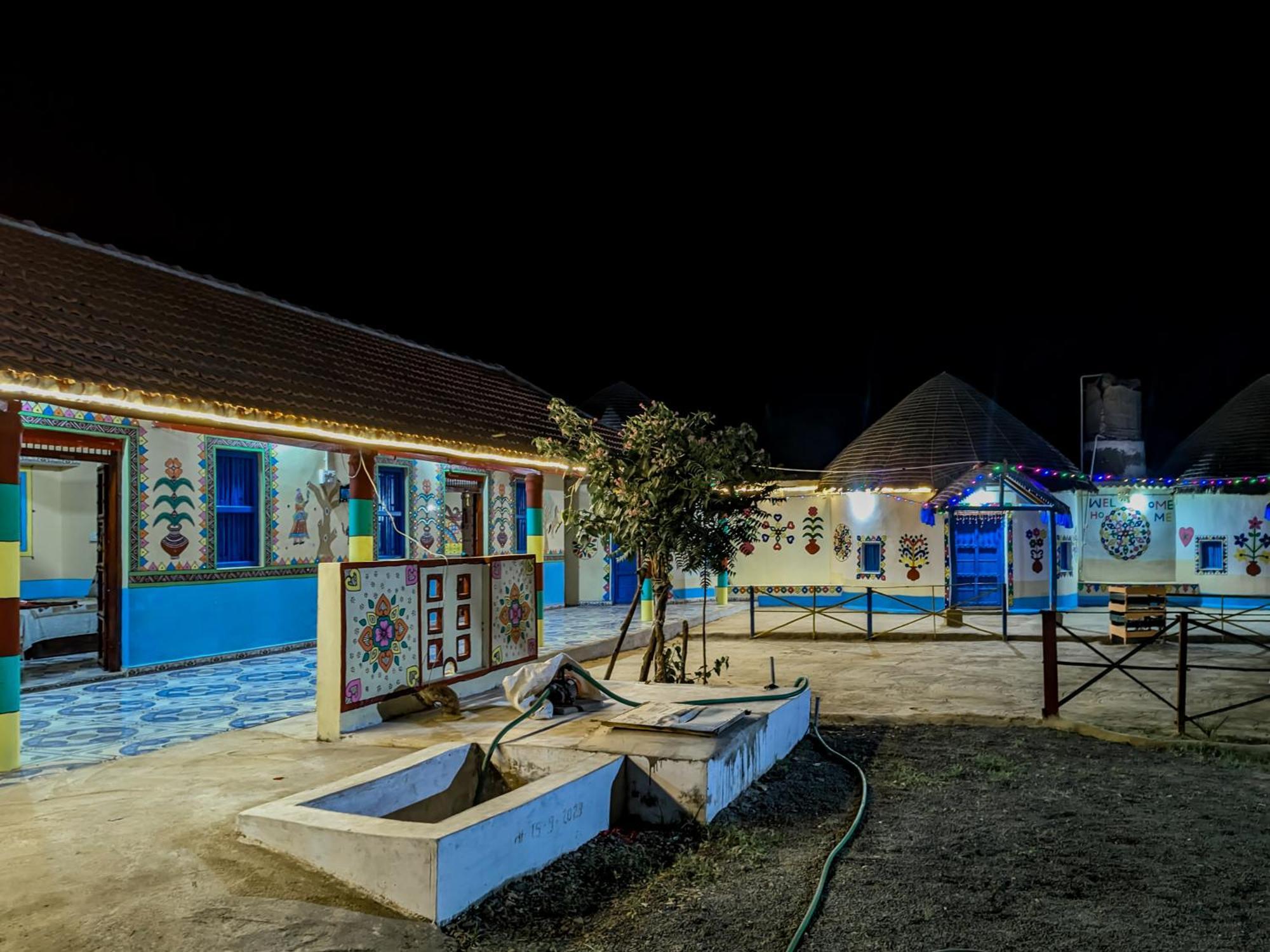 White Land Villagestay Dhordo Exterior photo